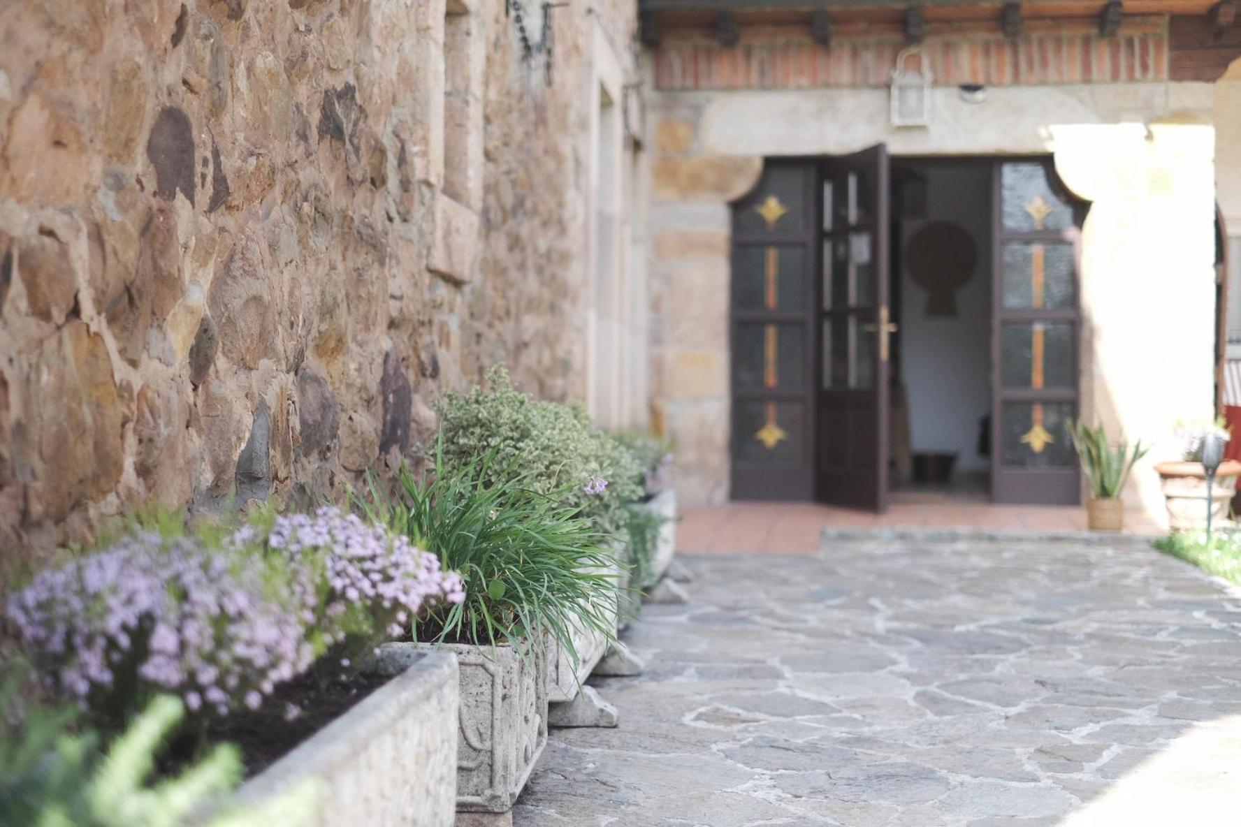 Posada La Estela De Barros Corrales De Buelna Exterior foto